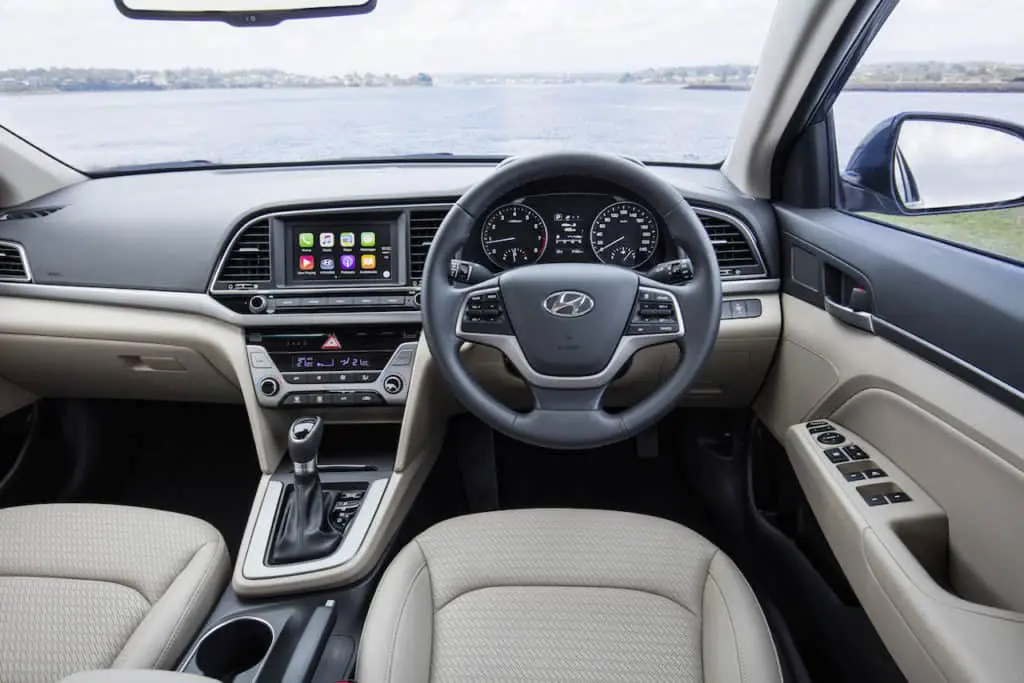 2016-Hyundai-Elantra-interior