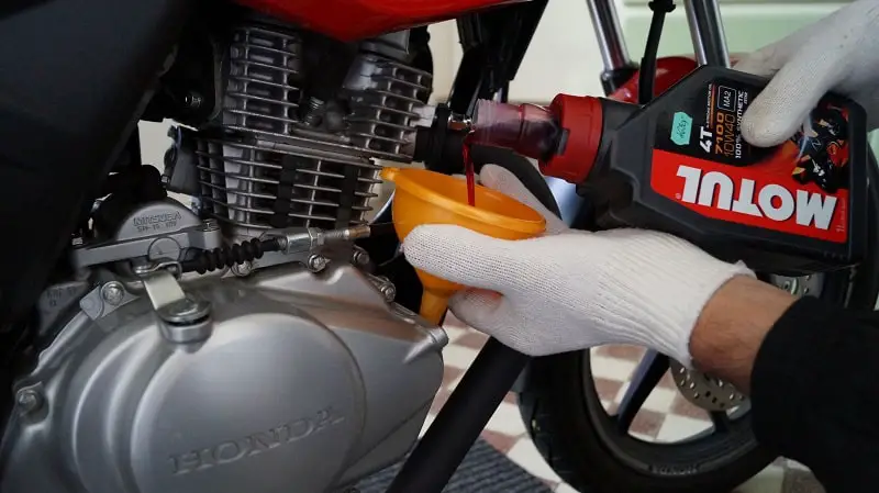 engine-oil-change-motorcycle