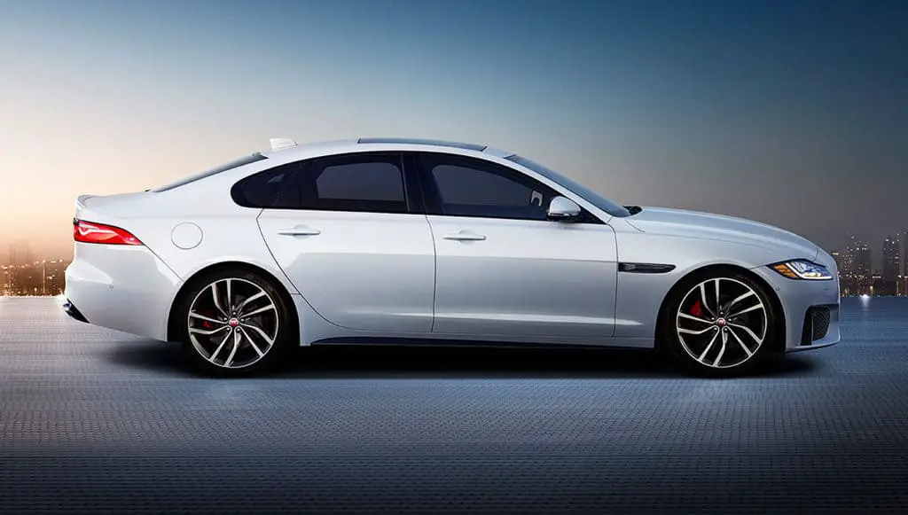 New shoulder line of the 2016 Jaguar XF