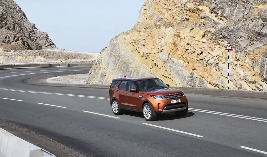 land-rover-discovery-front