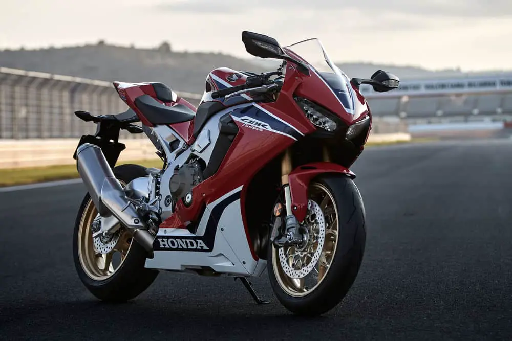 2017-honda-cbr1000rr-sp-image-2