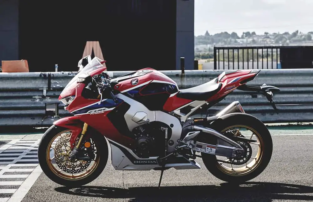 2017-honda-cbr1000rr-sp-image-3