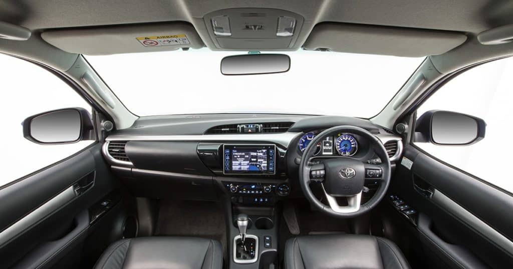 2016-toyota-fortuner-interior