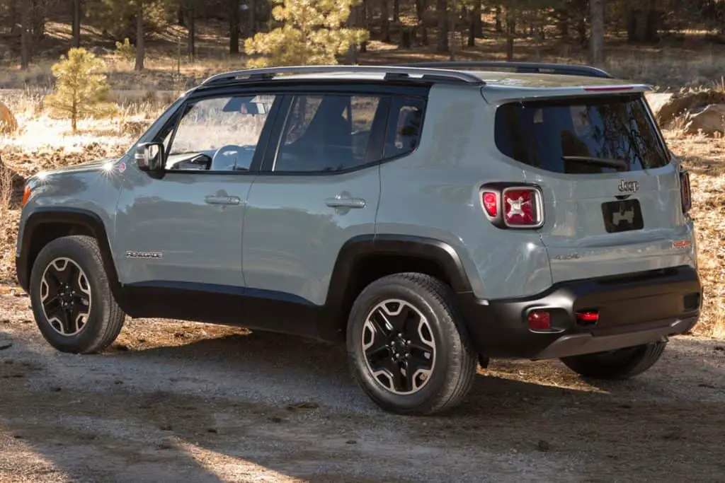 2016_jeep_renegade_4dr-suv_trailhawk_india-1