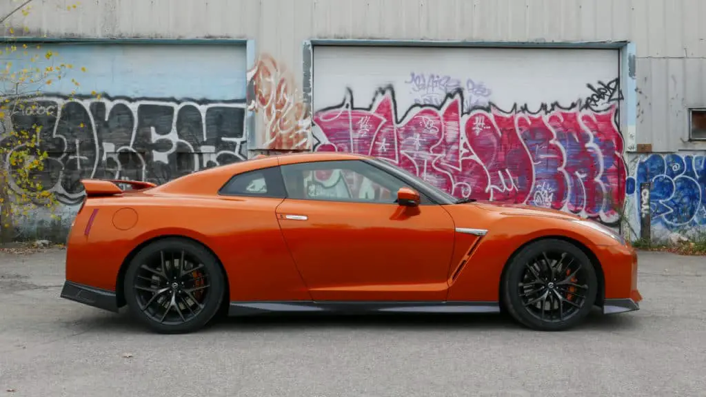 2017-nissan-gt-r-side