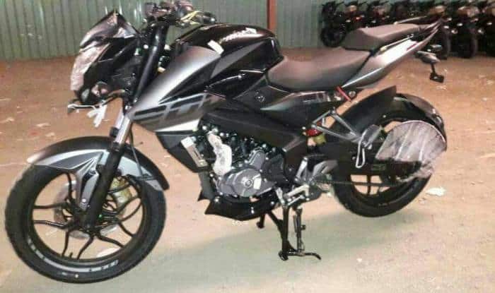 2017-Bajaj-Pulsar-200NS-2