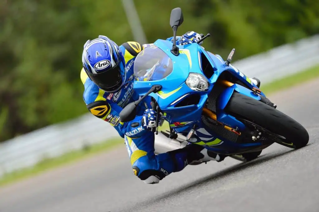 2017-Suzuki-GSX-R1000-First-Look-Preview-8