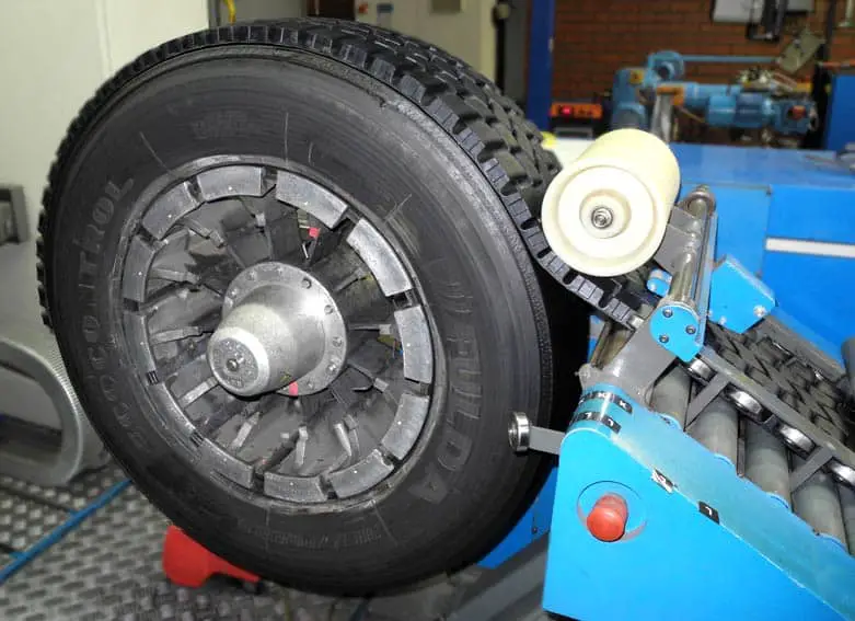 tyre retreading machine